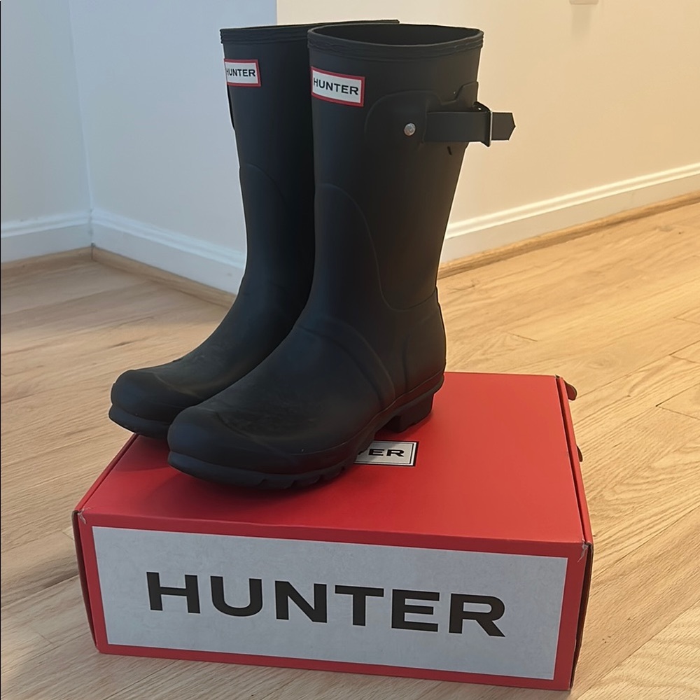 Hunter Black Winter Rain Boots Signature Style